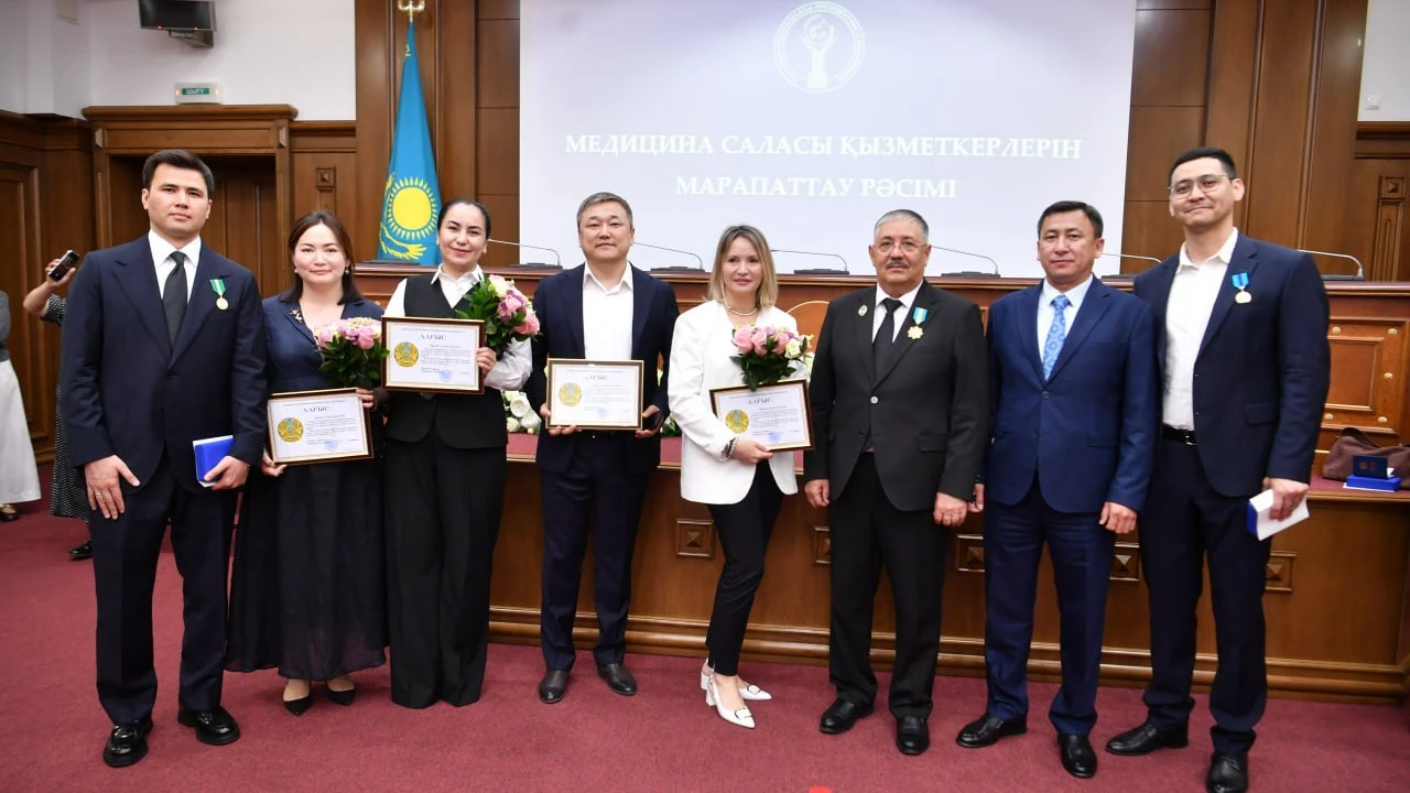 Қазақстан Республикасы Президенті Іс басқармасында медицина қызметкерлерін салтанатты марапаттау рәсімі өтті 