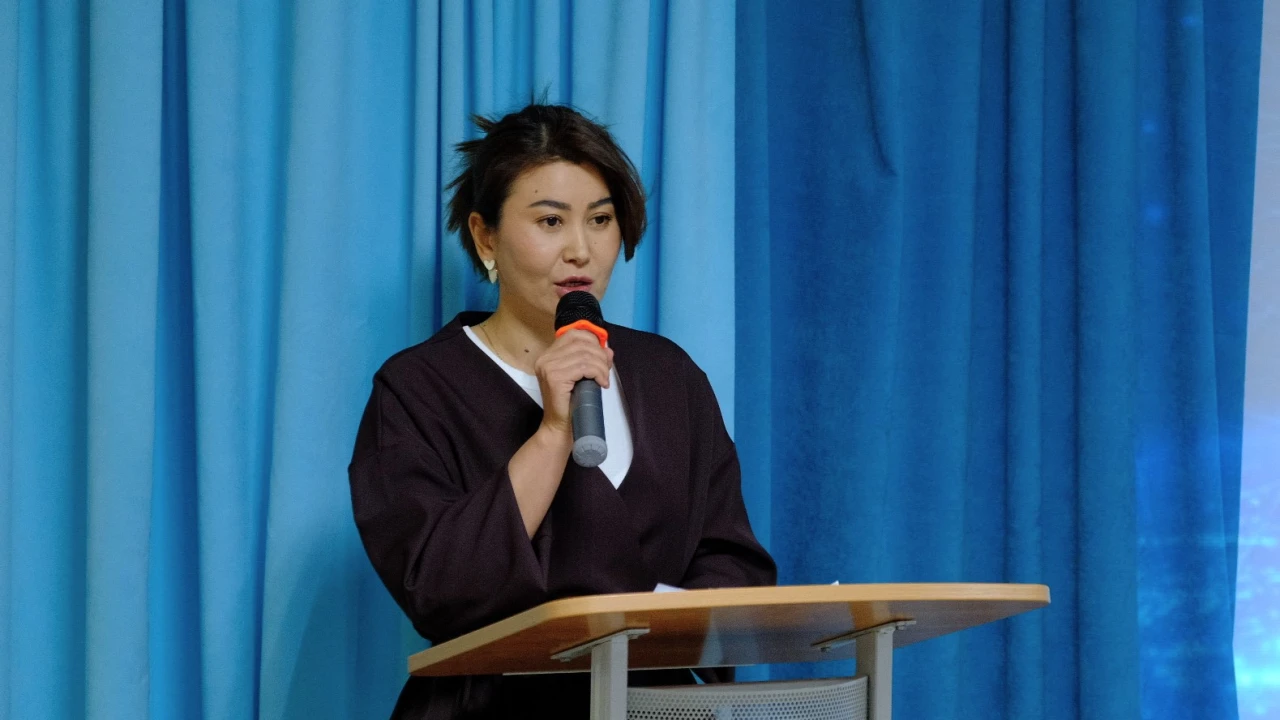 В детском саду «Қарлығаш» состоялся педагогический совет по вопросам применения мультимедийных технологий 