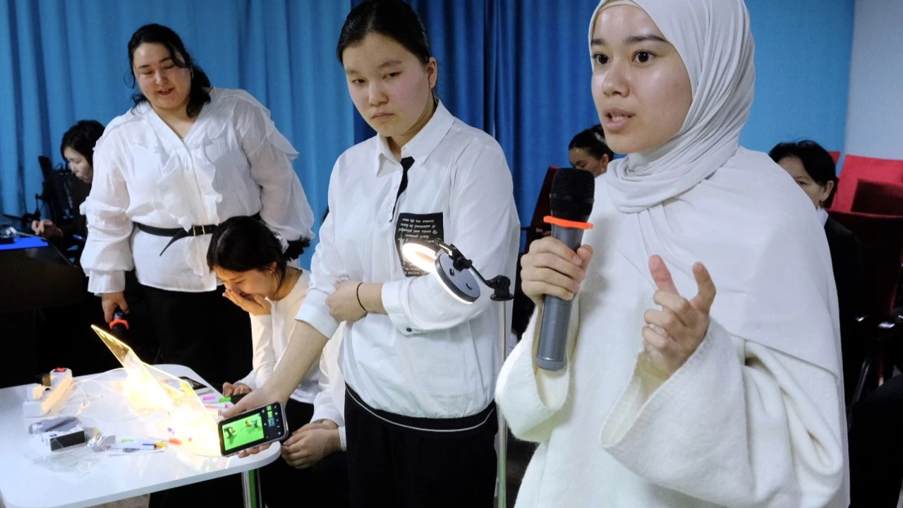 В детском саду «Қарлығаш» состоялся педагогический совет по вопросам применения мультимедийных технологий 