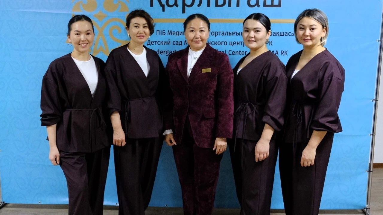 В детском саду «Қарлығаш» состоялся педагогический совет по вопросам применения мультимедийных технологий 