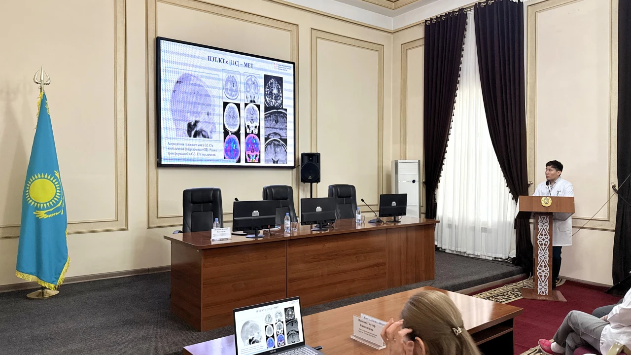 Специалисты Медицинского центра УДП РК провели в Туркестанской области более 20 сложных операций и серию мастер-классов 