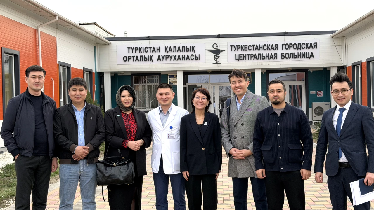 Специалисты Медицинского центра УДП РК провели в Туркестанской области более 20 сложных операций и серию мастер-классов 