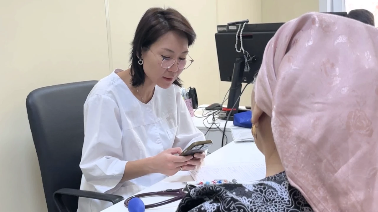 Специалисты Медицинского центра УДП РК провели в Туркестанской области более 20 сложных операций и серию мастер-классов 