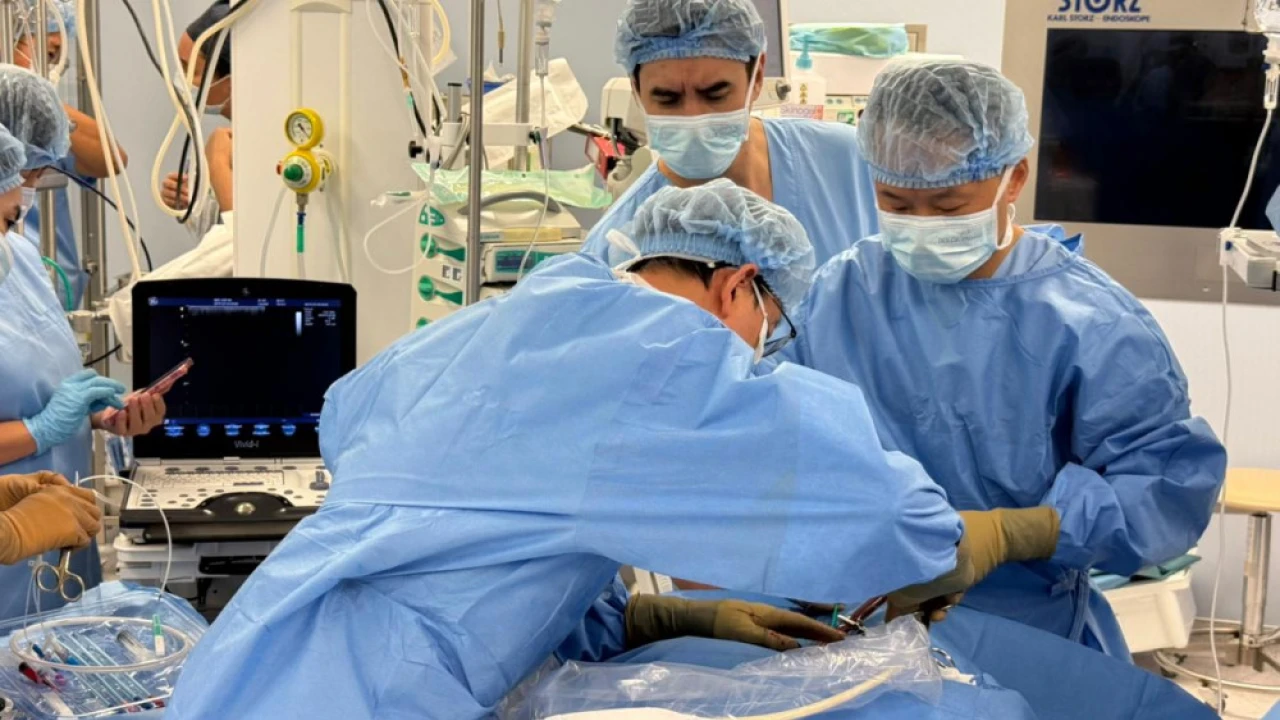 В Казахстане проведена первая роботизированная операция на сердце 