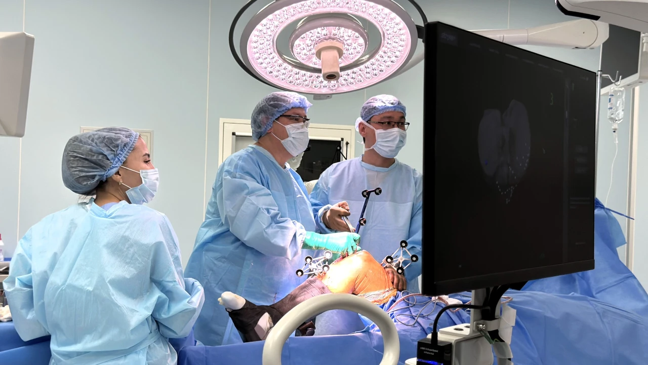 В Больнице Медицинского центра начали проводить ортопедические операции с использованием робота Mako 