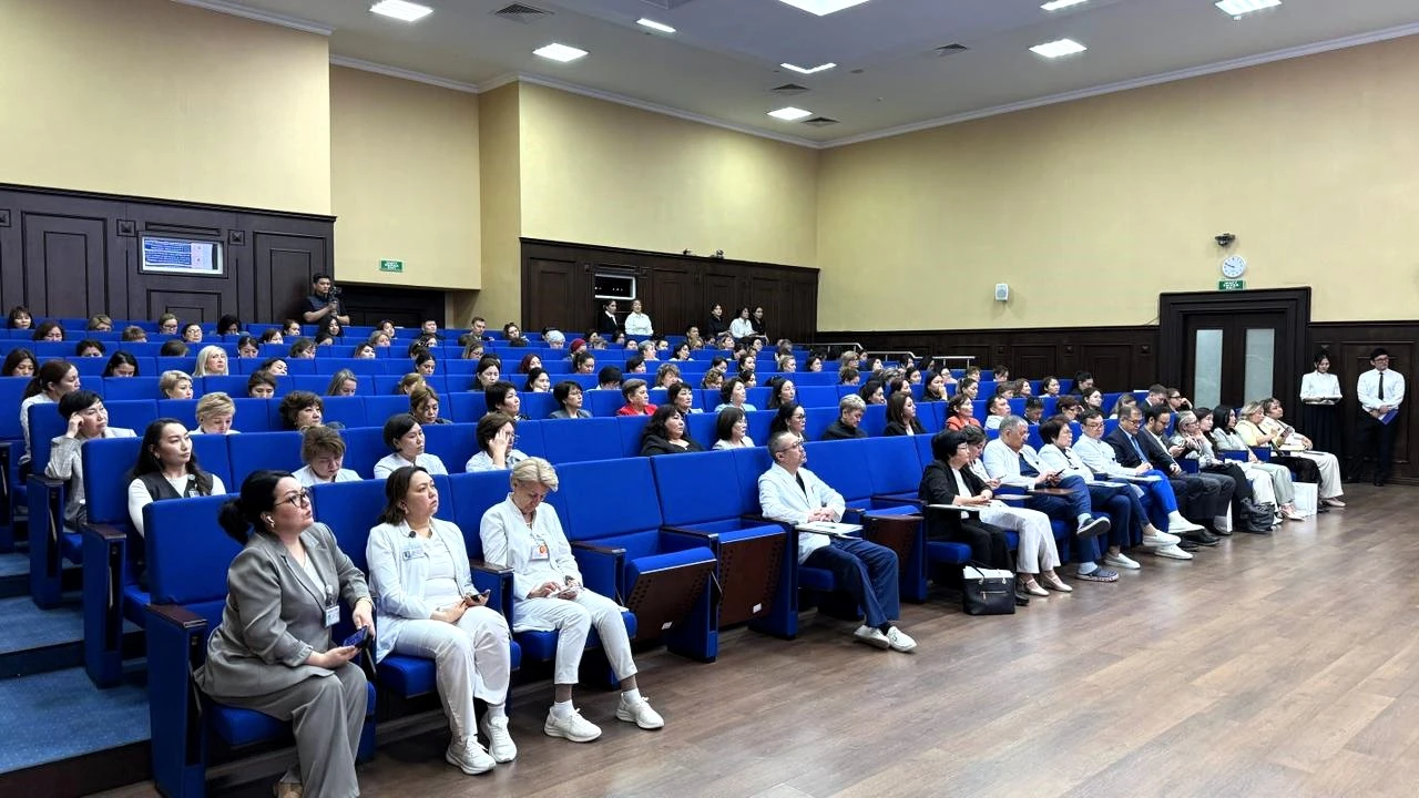 Астанада Мейірбикелер күніне орай медициналық көмектің сапасы мен қауіпсіздігіне арналған республикалық конференция өтті 