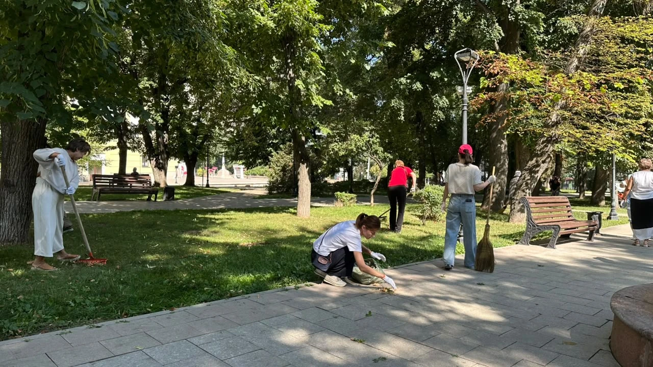 Сотрудники Медицинского центра УДП РК провели субботники в рамках акции «Таза Қазақстан» 
