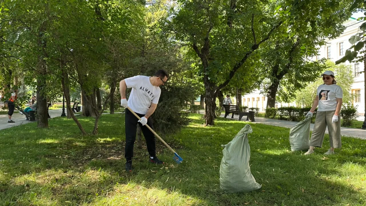 Сотрудники Медицинского центра УДП РК провели субботники в рамках акции «Таза Қазақстан» 